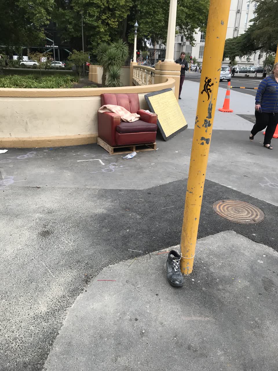 The photograph attached to this rubbish/recycling report