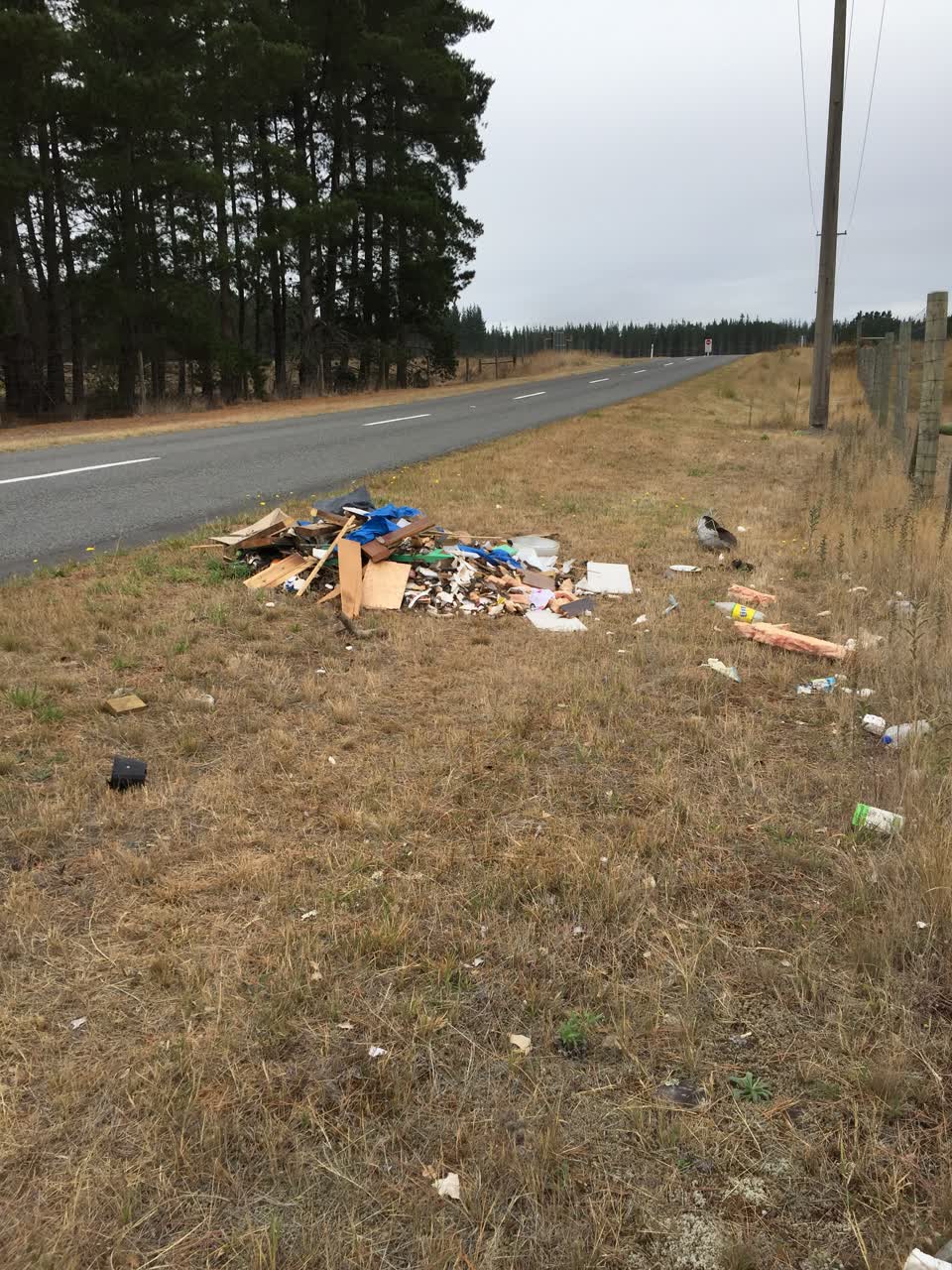 The photograph attached to this rubbish/recycling report