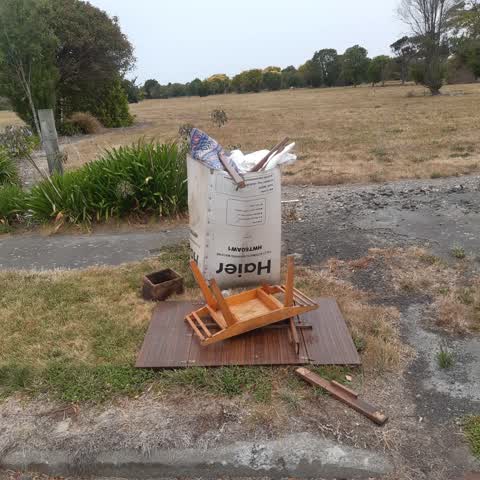 Rubbish/Recycling, a report photo