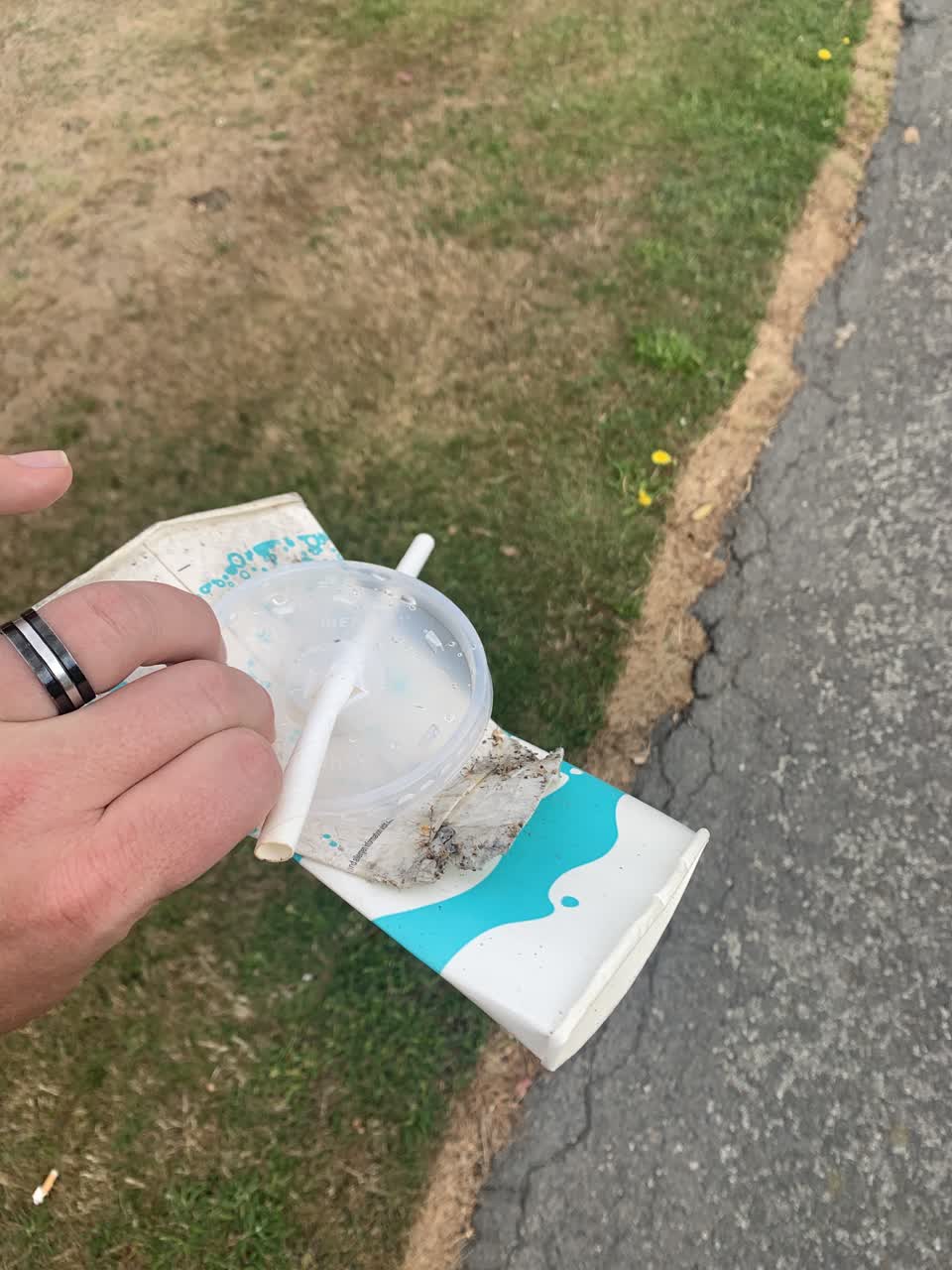 The photograph attached to this rubbish/recycling report