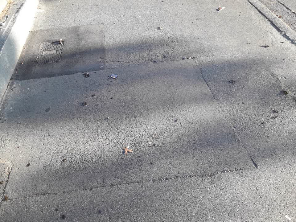 The photograph attached to this roading/streets report