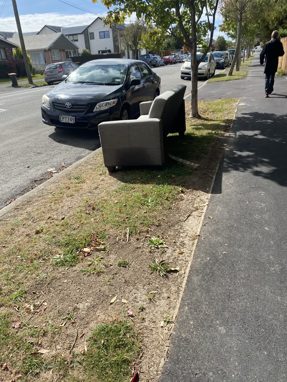 The photograph attached to this rubbish/recycling report