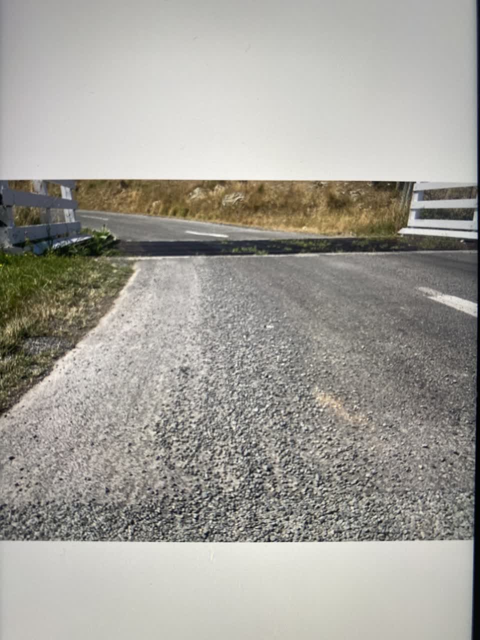 The photograph attached to this roading/streets report