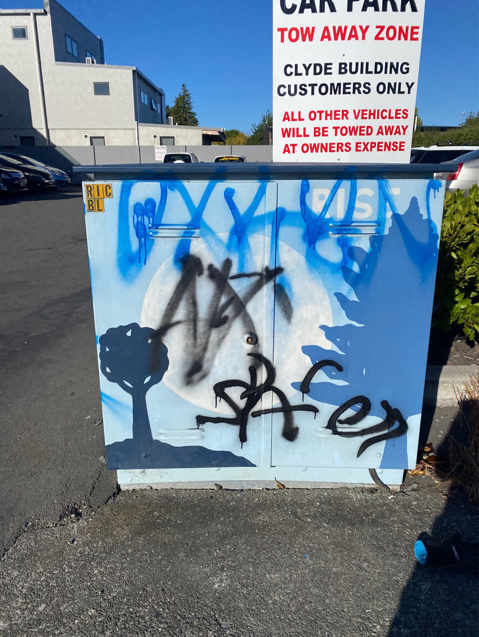 The photograph attached to this graffiti report
