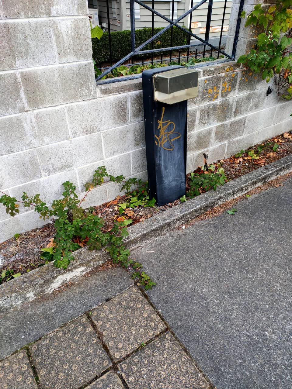 The photograph attached to this graffiti report