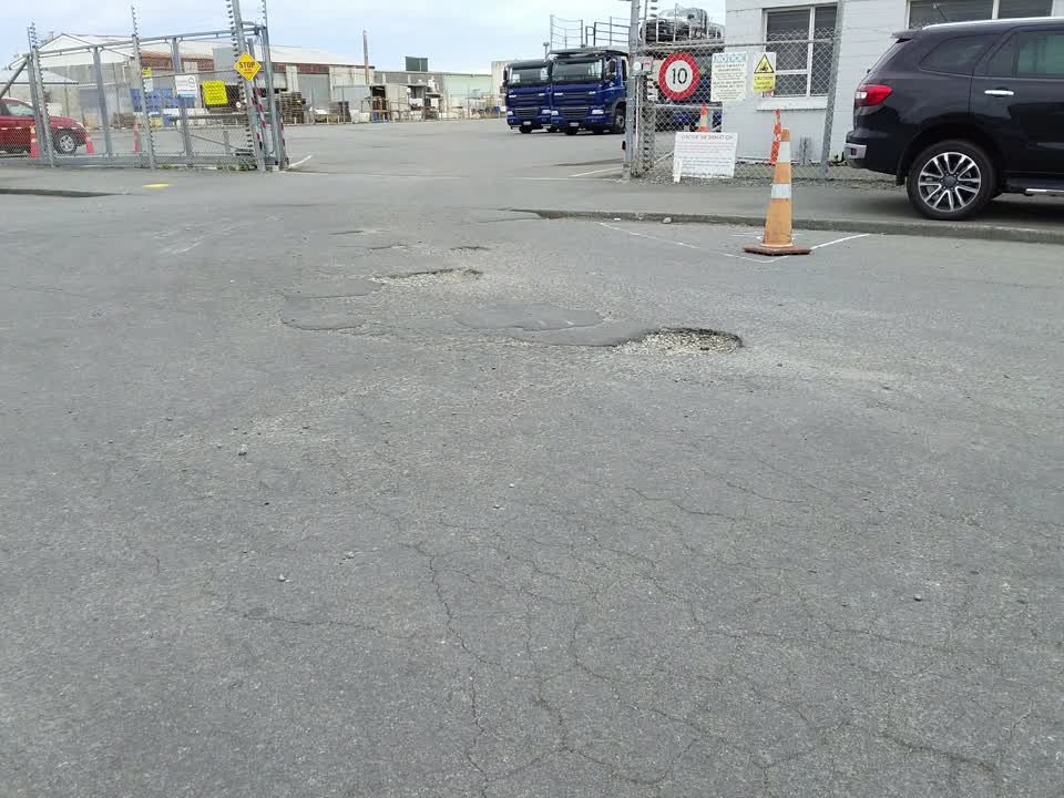 The photograph attached to this roading/streets report