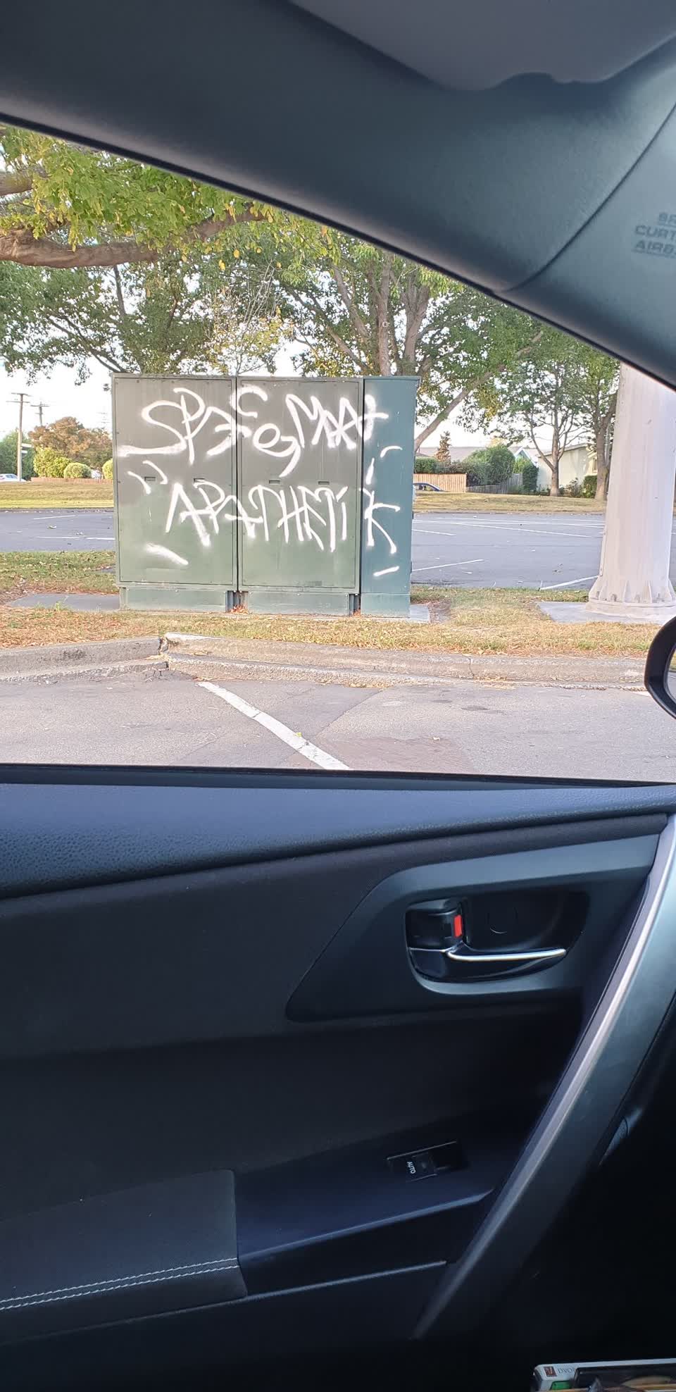 The photograph attached to this graffiti report