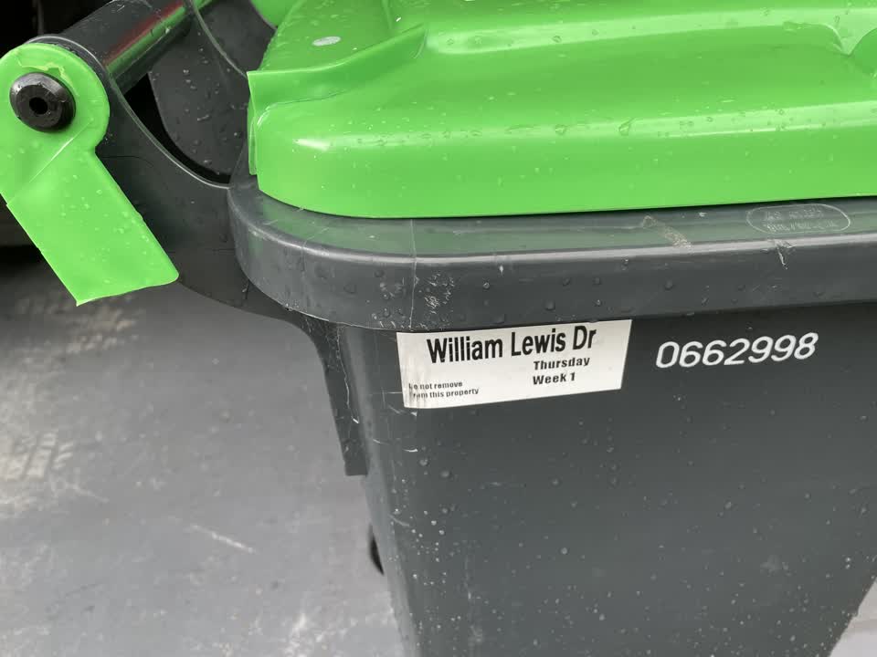 The photograph attached to this rubbish/recycling report