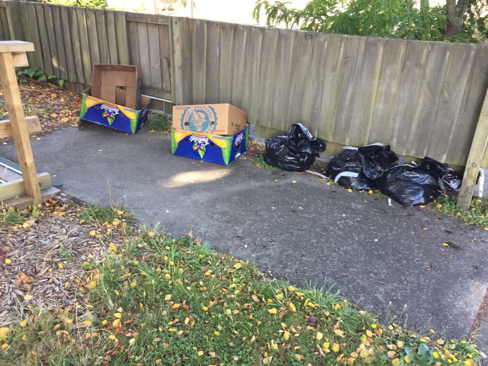 The photograph attached to this rubbish/recycling report