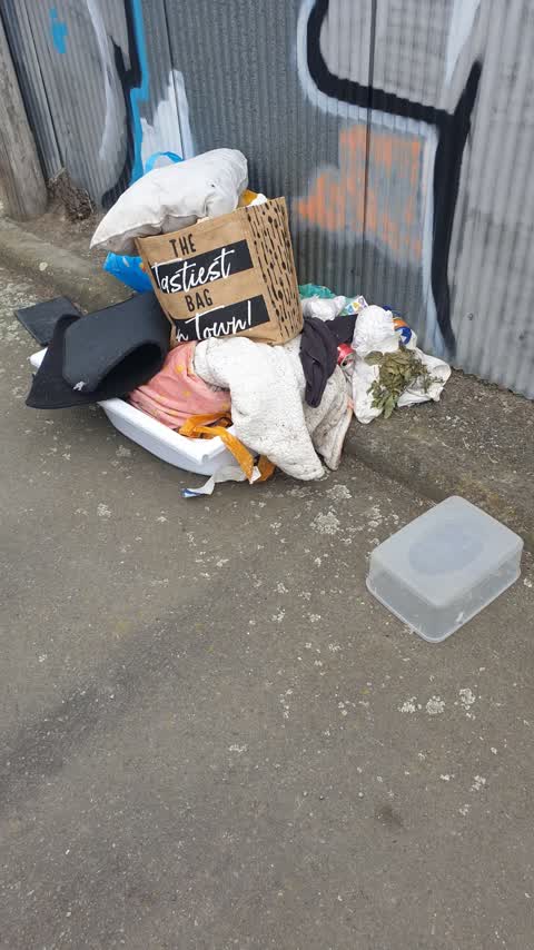 Rubbish/Recycling, a report photo