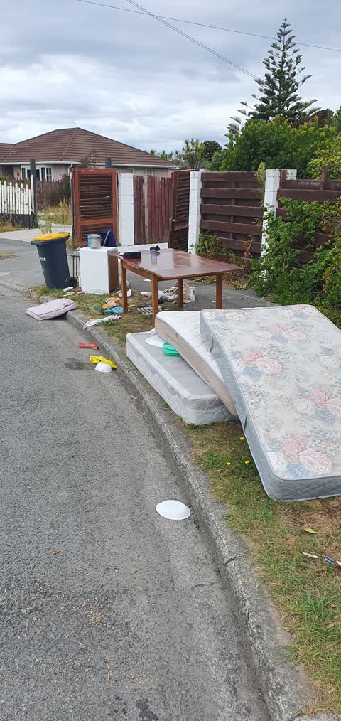 Rubbish/Recycling, a report photo