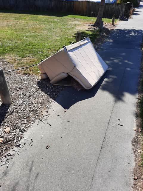 Rubbish/Recycling, a report photo
