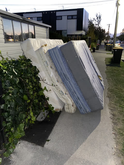 Rubbish/Recycling, a report photo