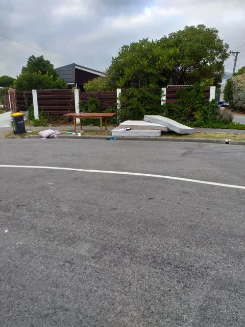 Rubbish/Recycling, a report photo