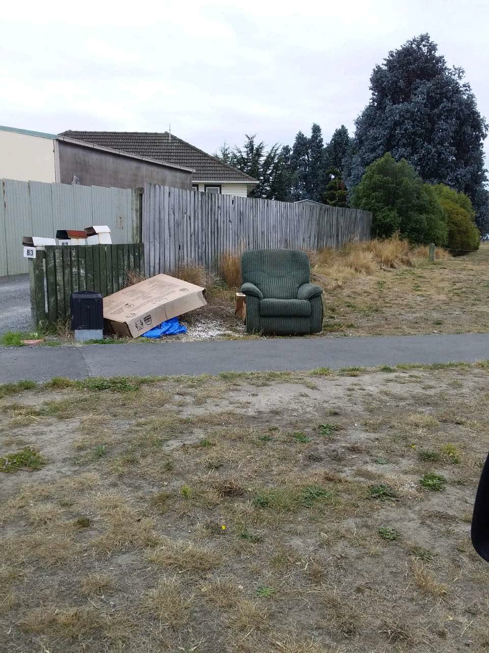 The photograph attached to this rubbish/recycling report