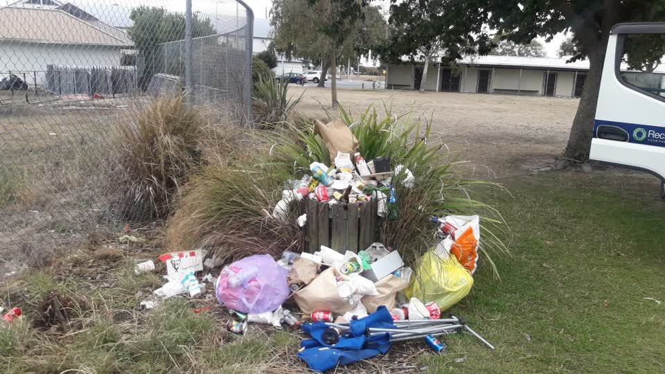 The photograph attached to this rubbish/recycling report