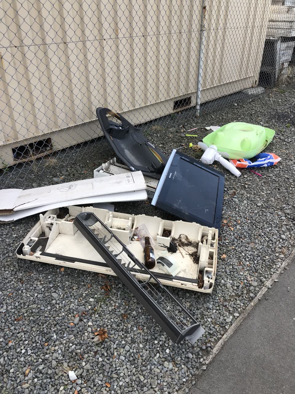 The photograph attached to this rubbish/recycling report