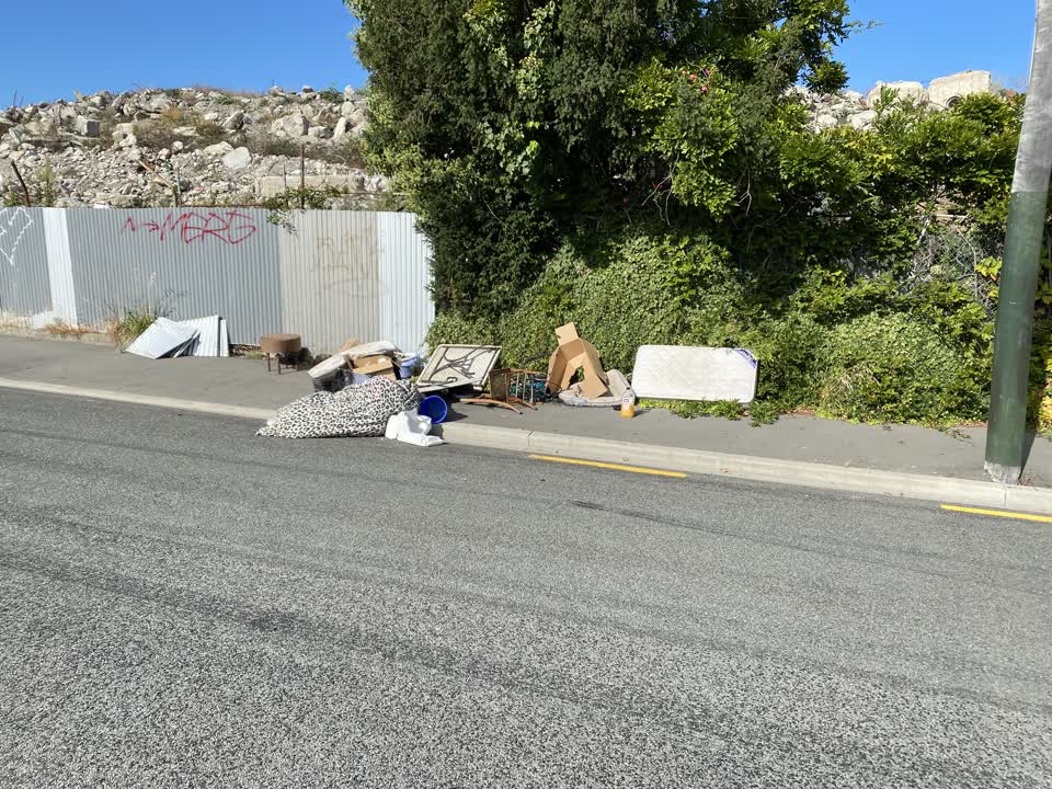 The photograph attached to this rubbish/recycling report