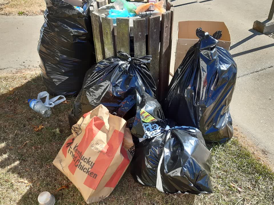 The photograph attached to this rubbish/recycling report