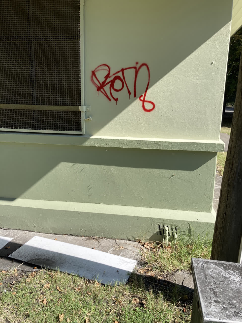 The photograph attached to this graffiti report