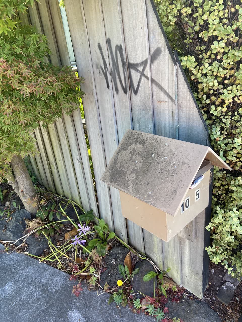 The photograph attached to this graffiti report