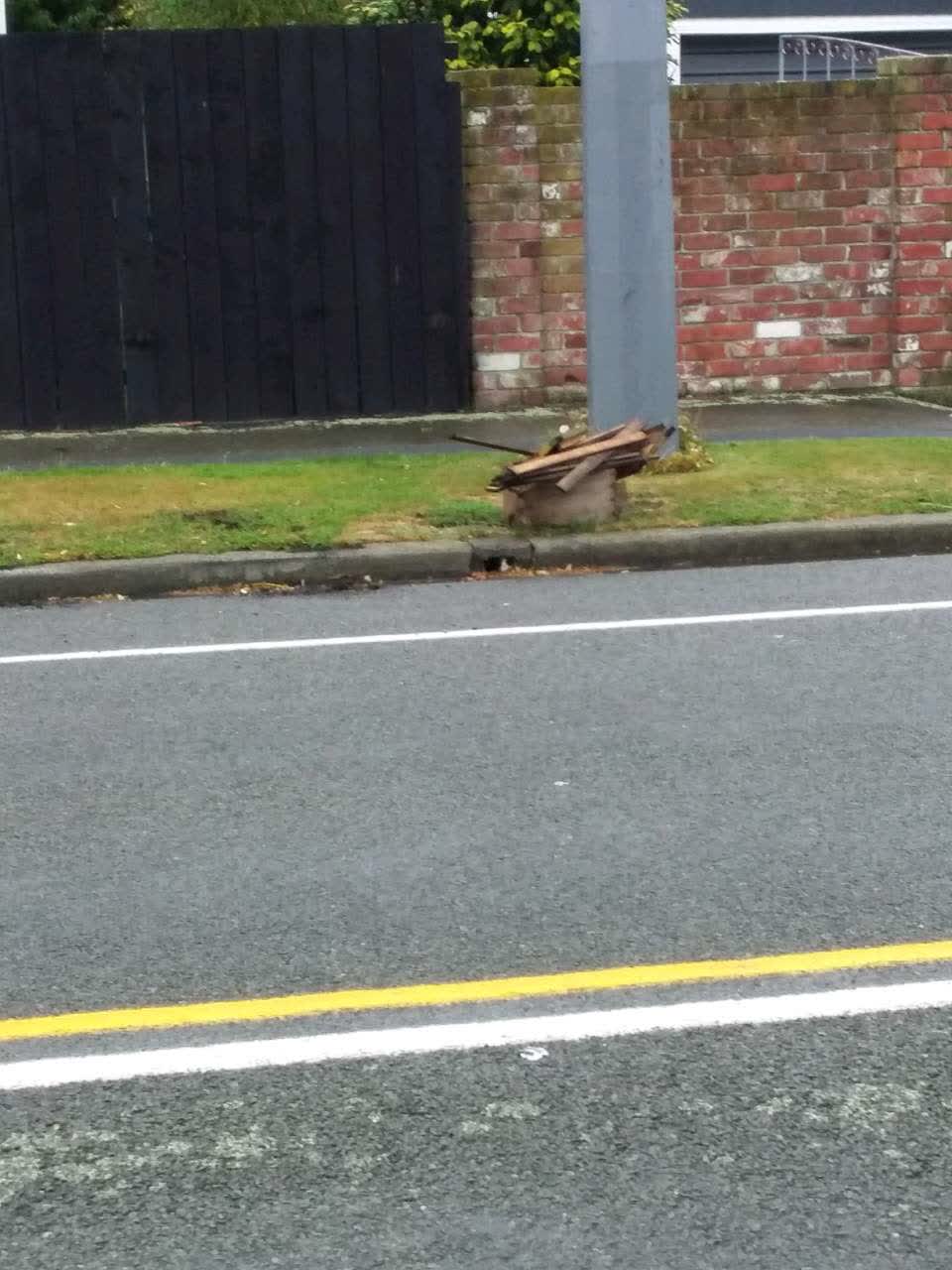 The photograph attached to this rubbish/recycling report