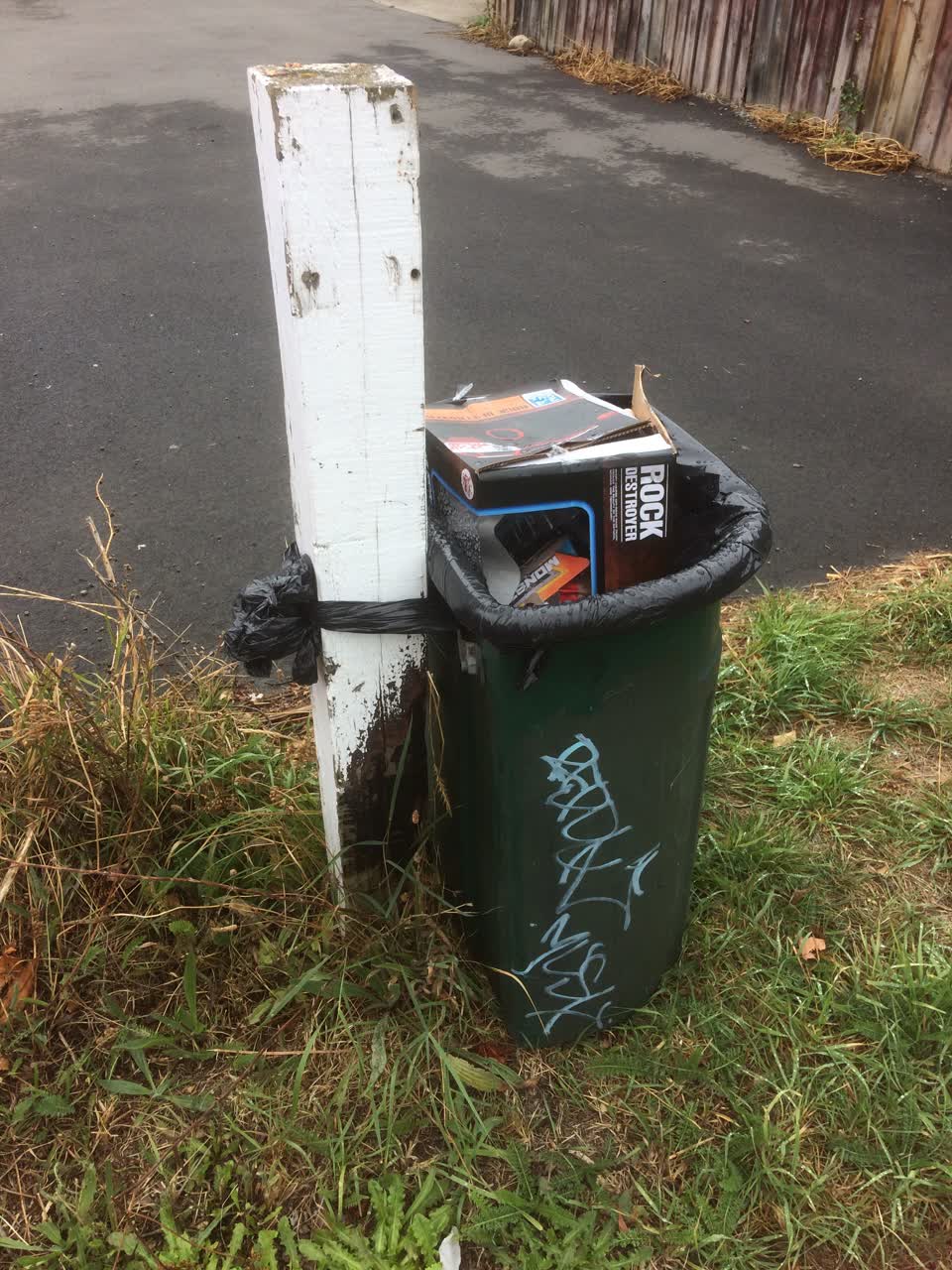 The photograph attached to this rubbish/recycling report