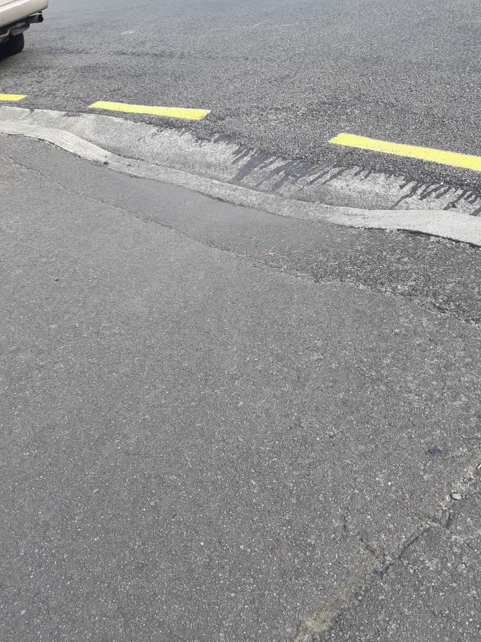 The photograph attached to this roading/streets report