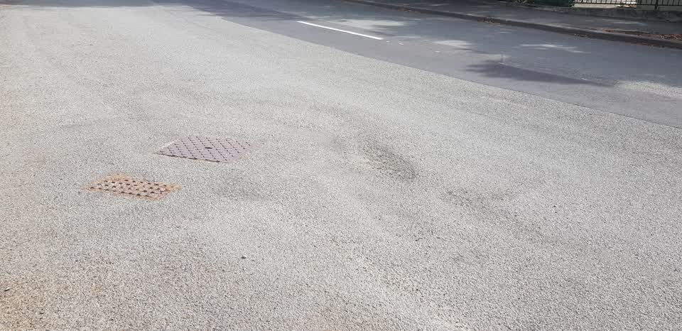 The photograph attached to this roading/streets report