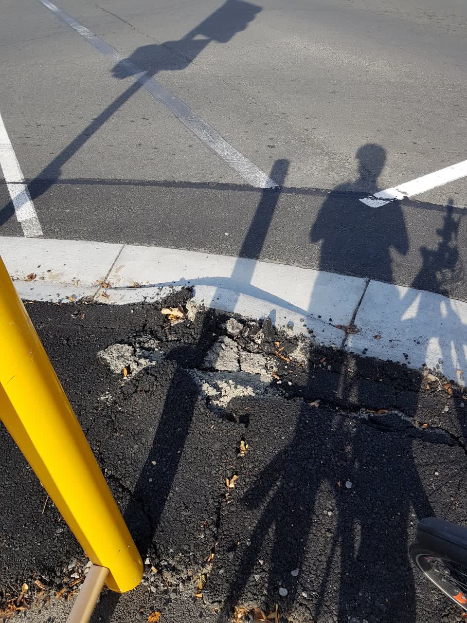 The photograph attached to this roading/streets report