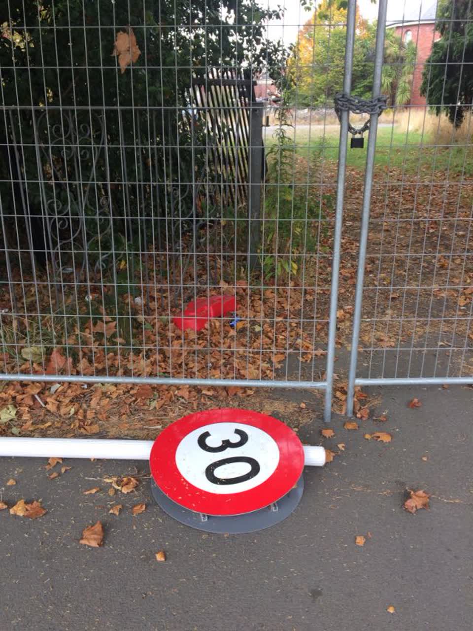 The photograph attached to this roading/streets report