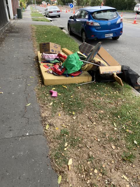 Rubbish/Recycling, a report photo