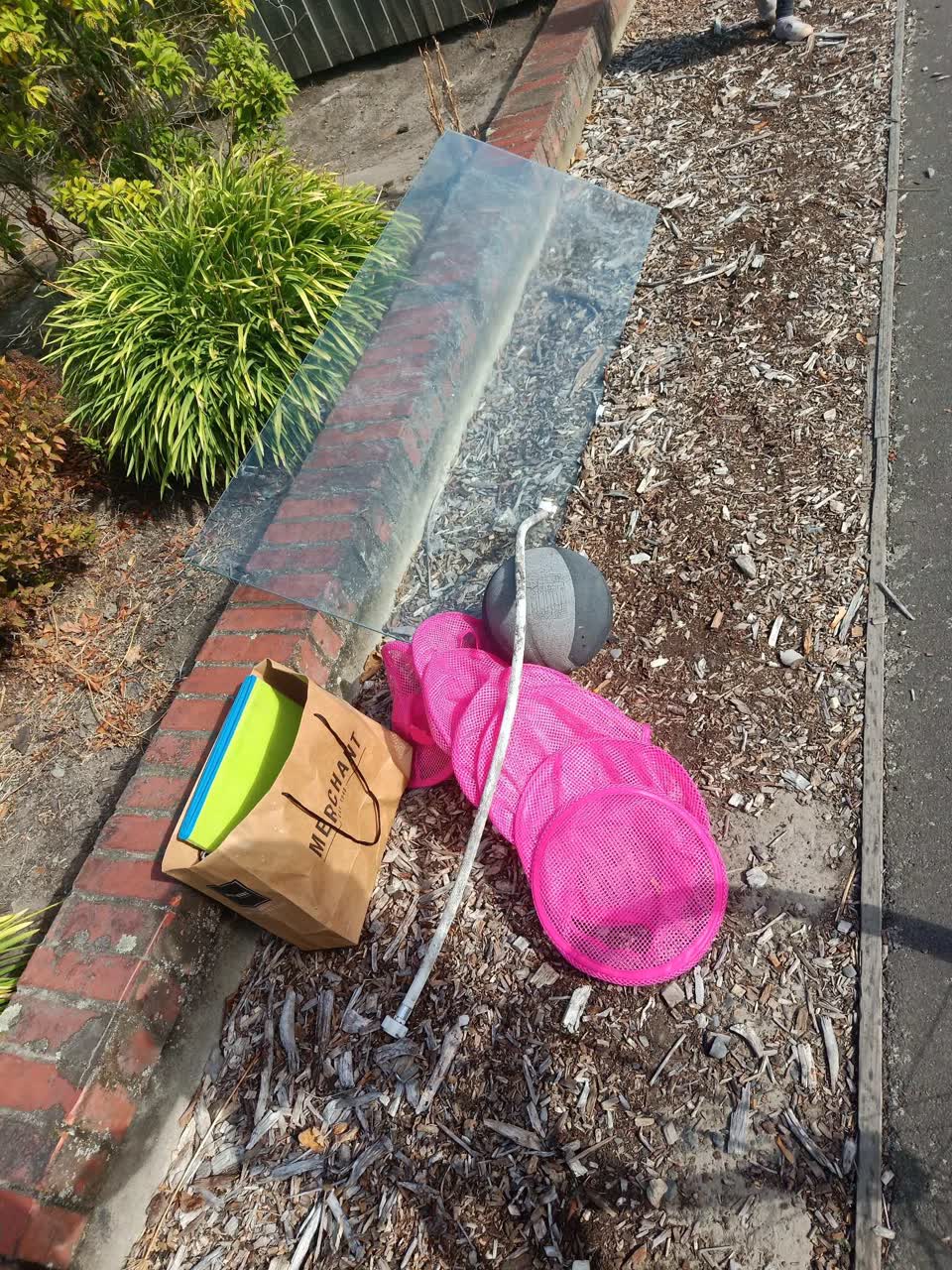 The photograph attached to this rubbish/recycling report