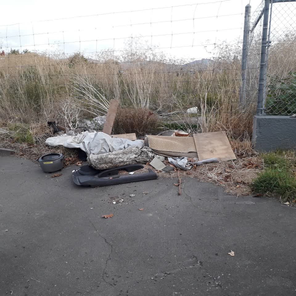 The photograph attached to this rubbish/recycling report