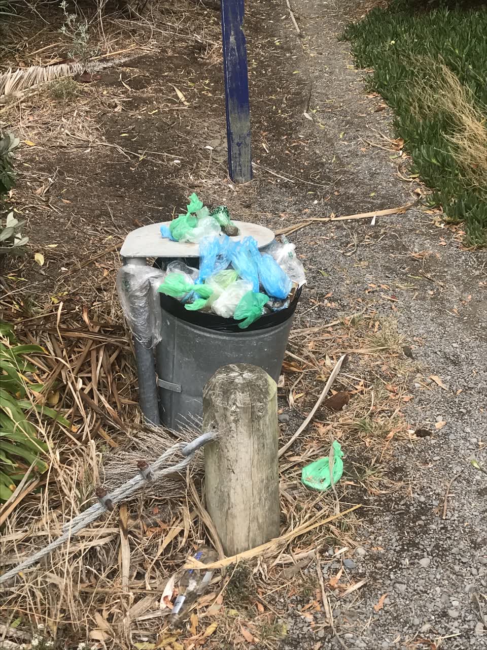 The photograph attached to this rubbish/recycling report