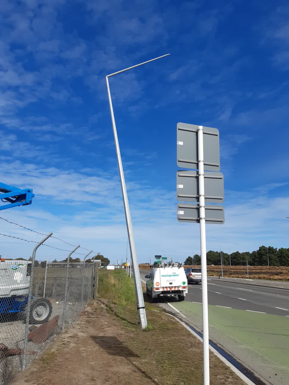 The photograph attached to this street light outage report
