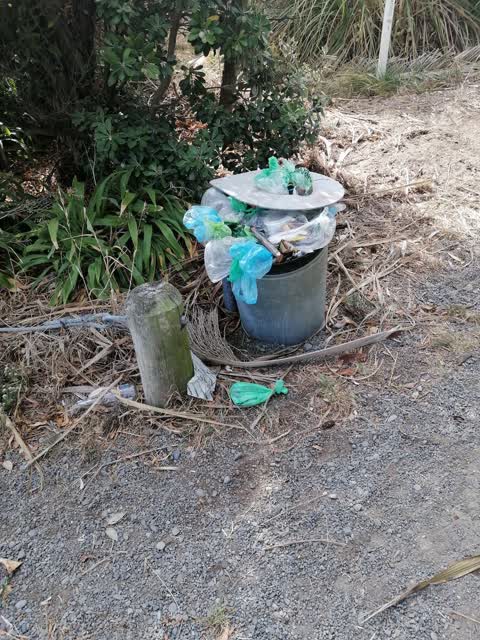 Rubbish/Recycling, a report photo