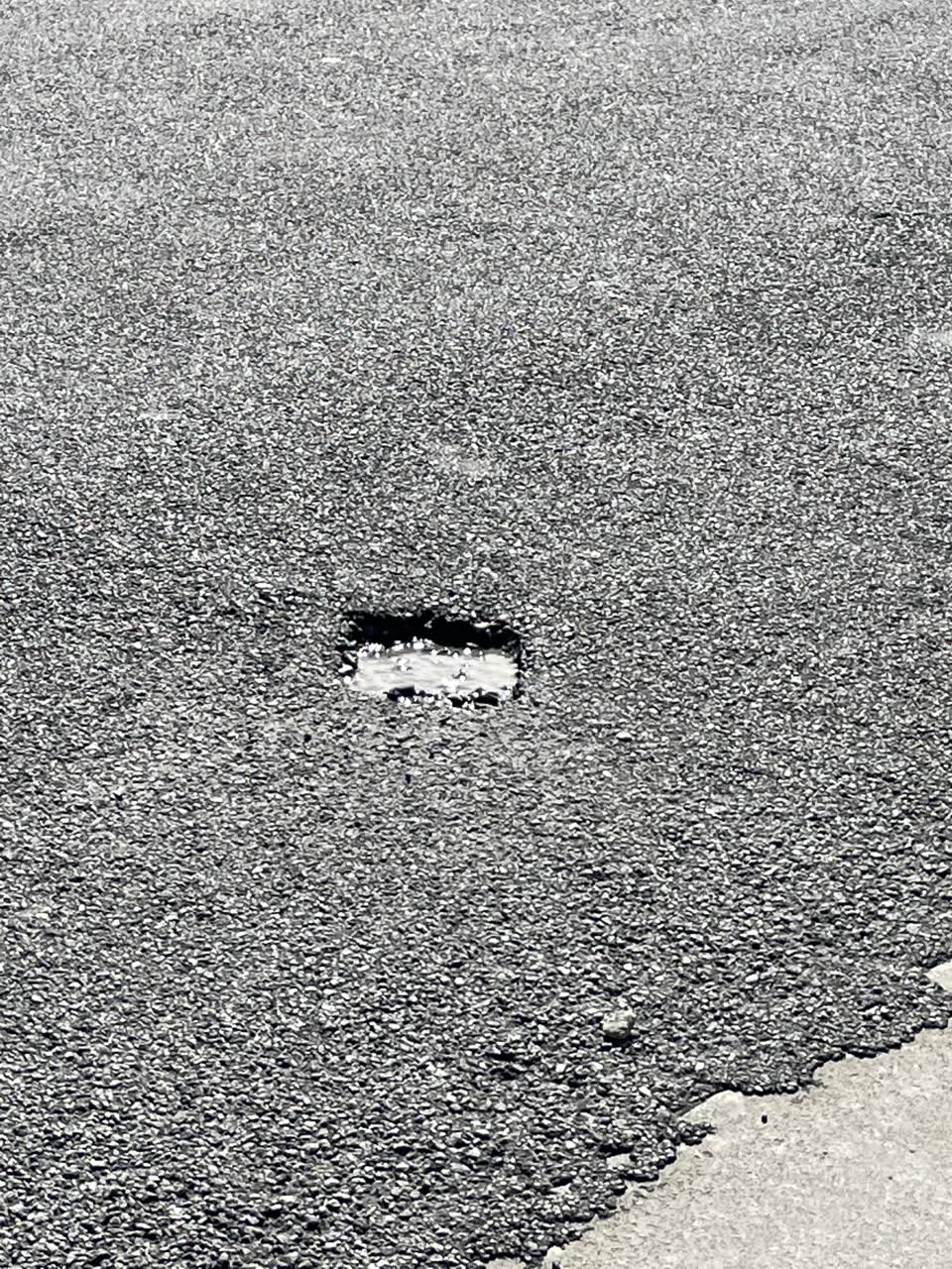 The photograph attached to this roading/streets report