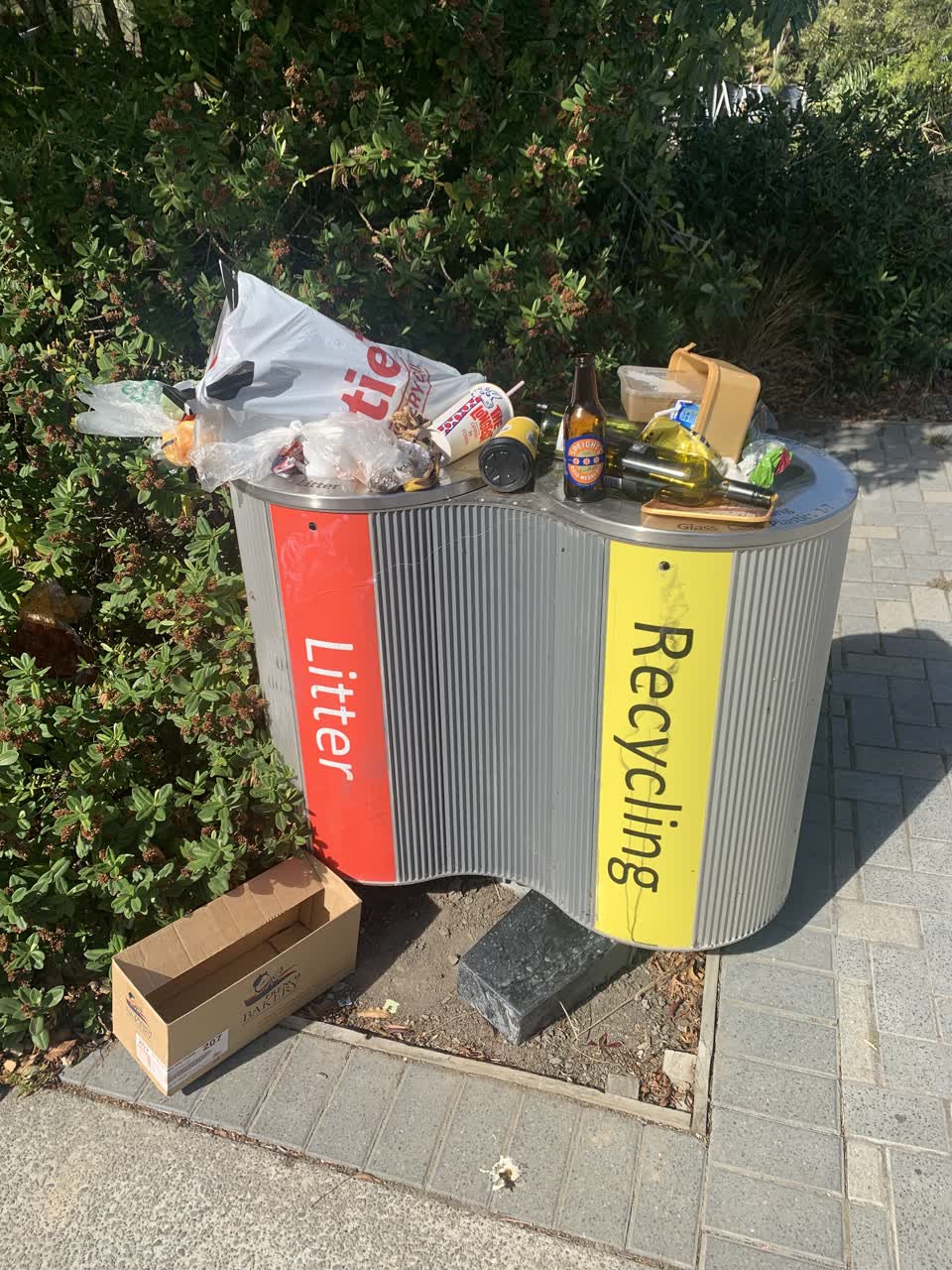 The photograph attached to this rubbish/recycling report