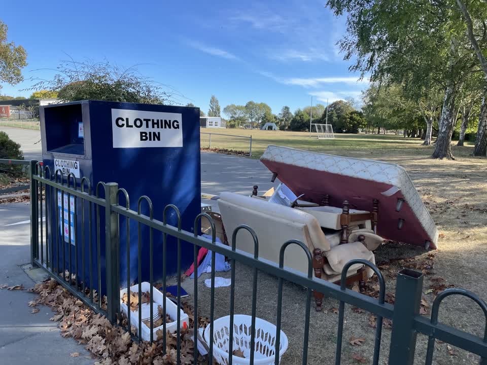 The photograph attached to this rubbish/recycling report