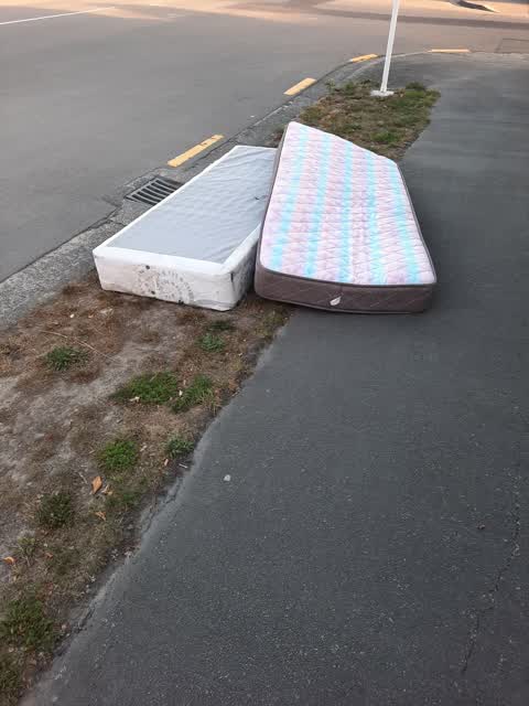 Rubbish/Recycling, a report photo