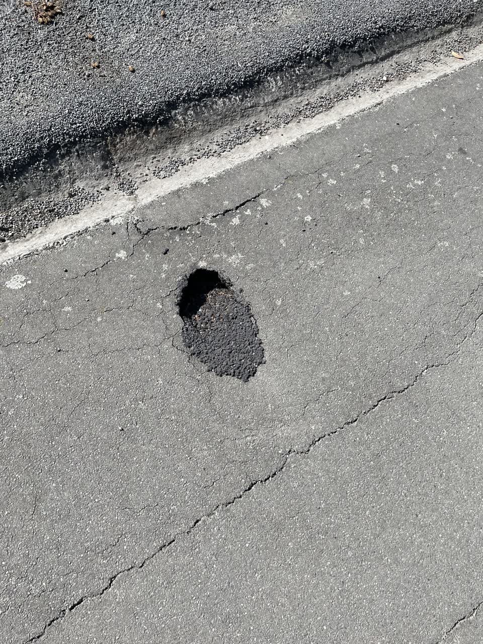The photograph attached to this roading/streets report