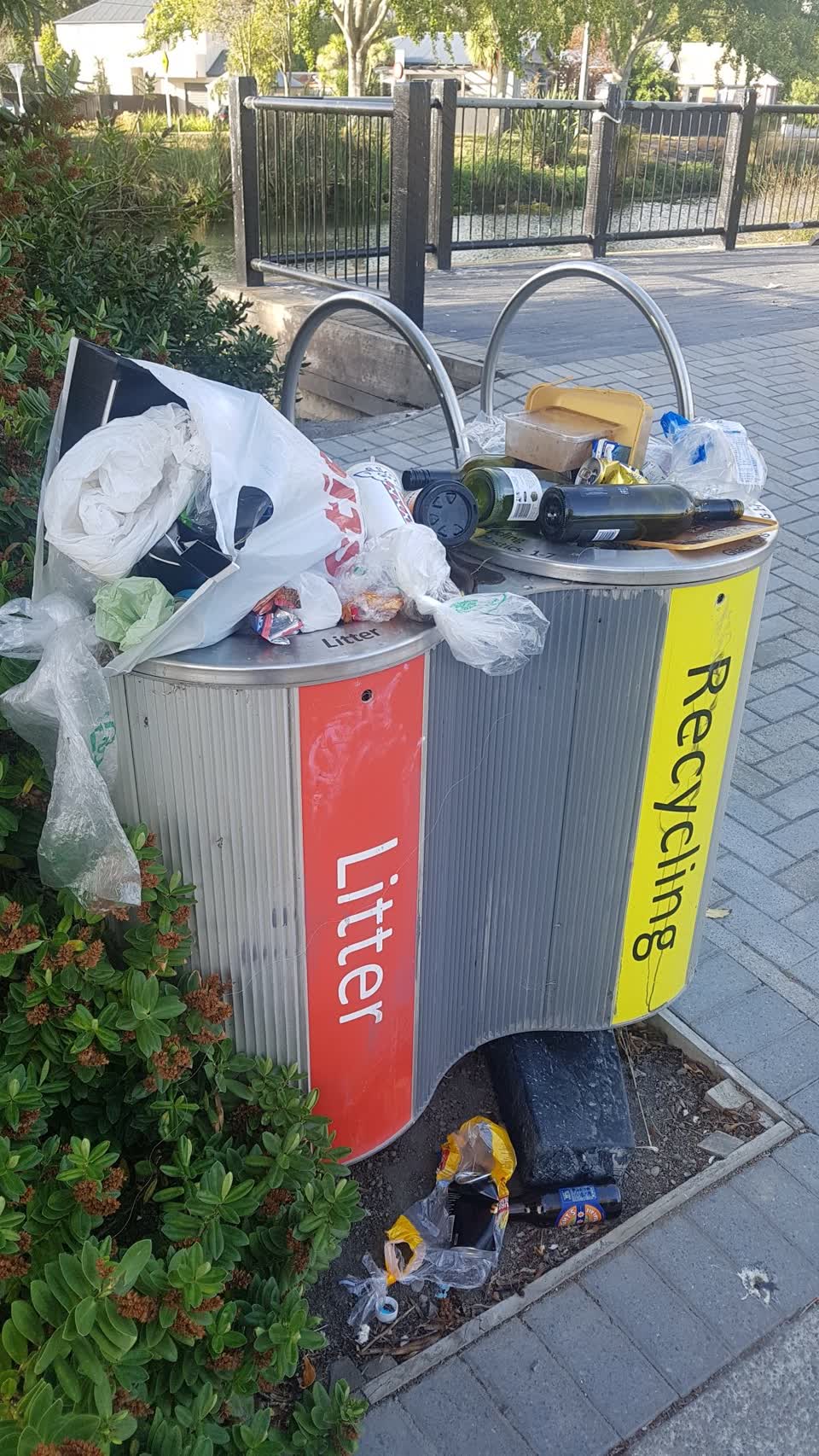 The photograph attached to this rubbish/recycling report