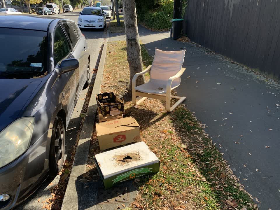 The photograph attached to this rubbish/recycling report