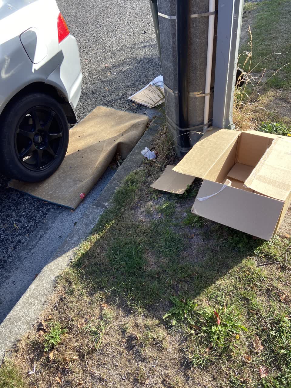 The photograph attached to this rubbish/recycling report