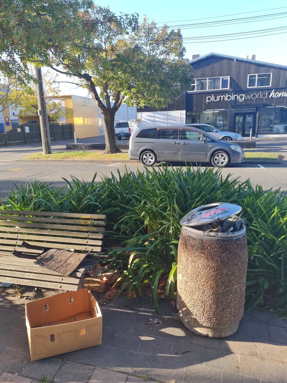 The photograph attached to this rubbish/recycling report