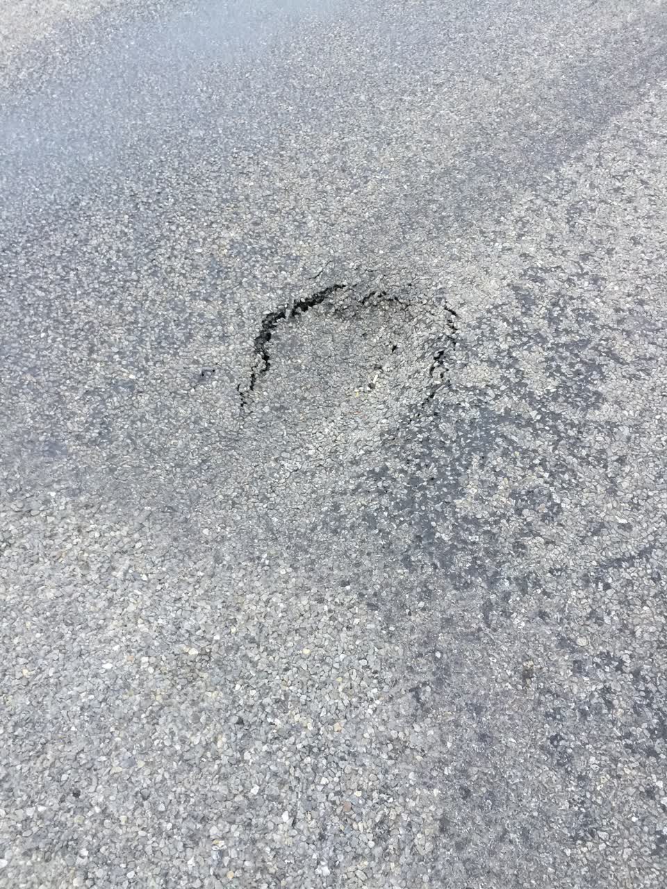 The photograph attached to this roading/streets report