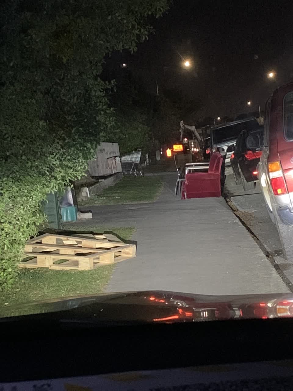 The photograph attached to this rubbish/recycling report