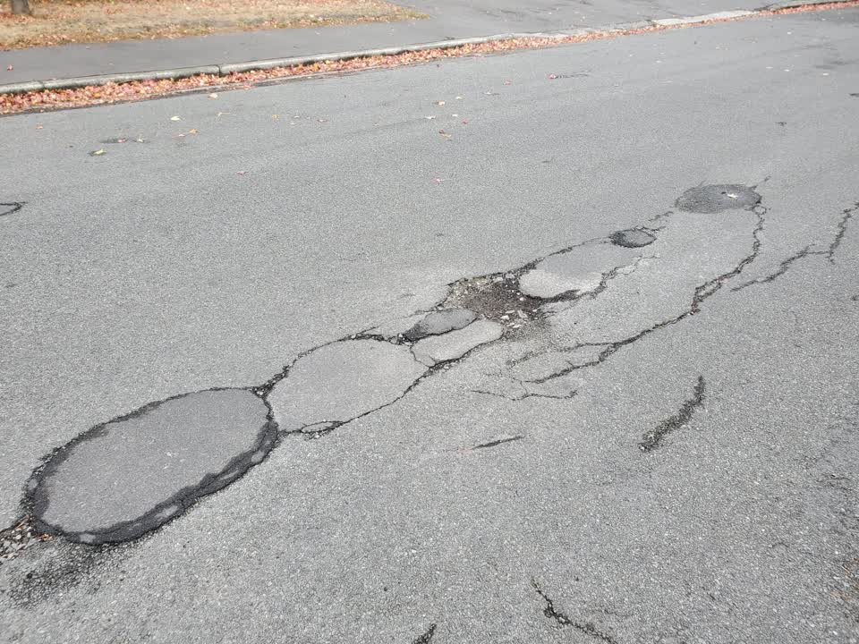 The photograph attached to this roading/streets report