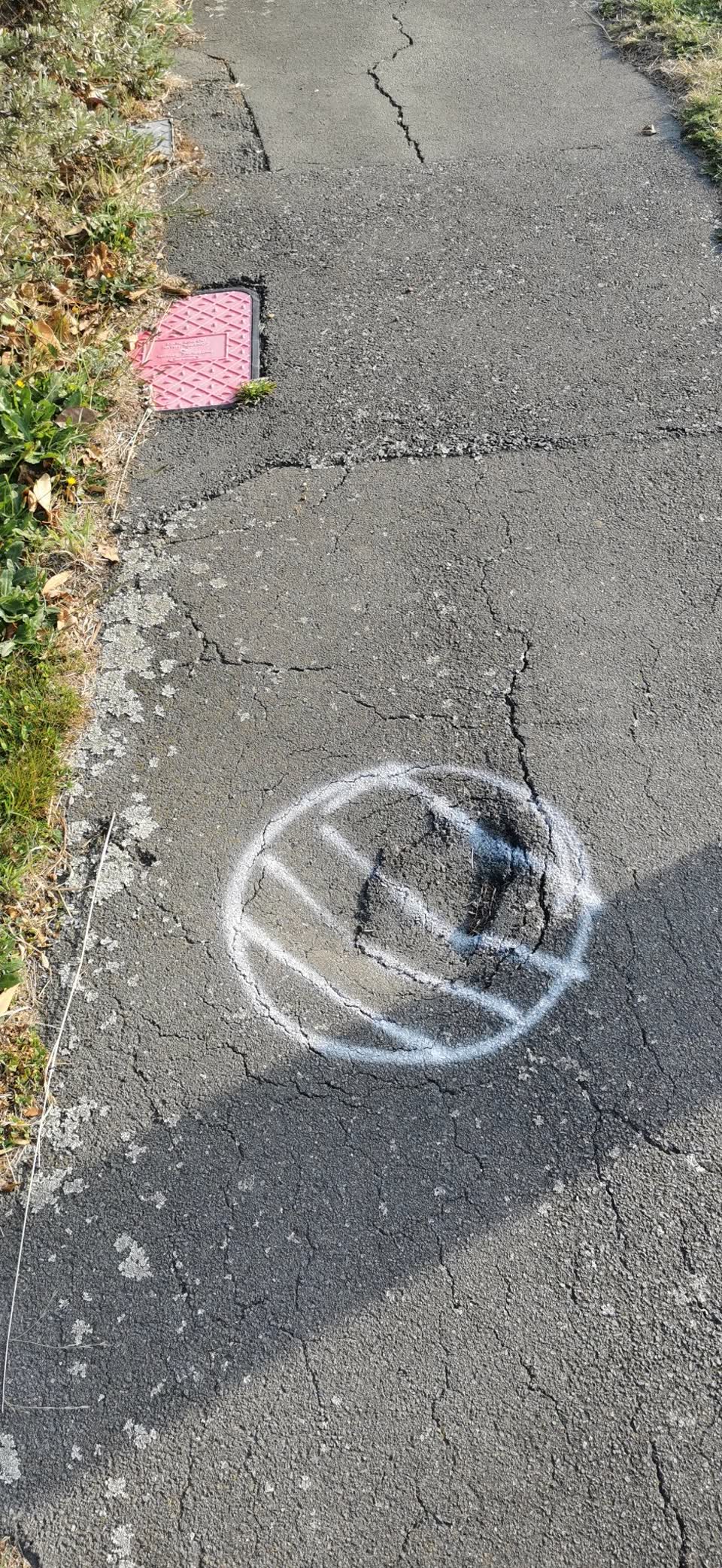 The photograph attached to this roading/streets report